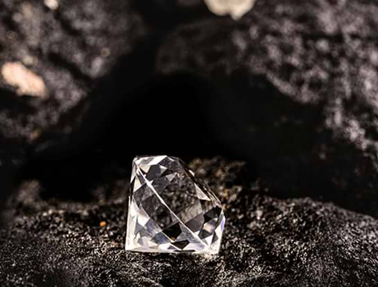 Was ist ein abgebauter oder natürlicher Diamant?