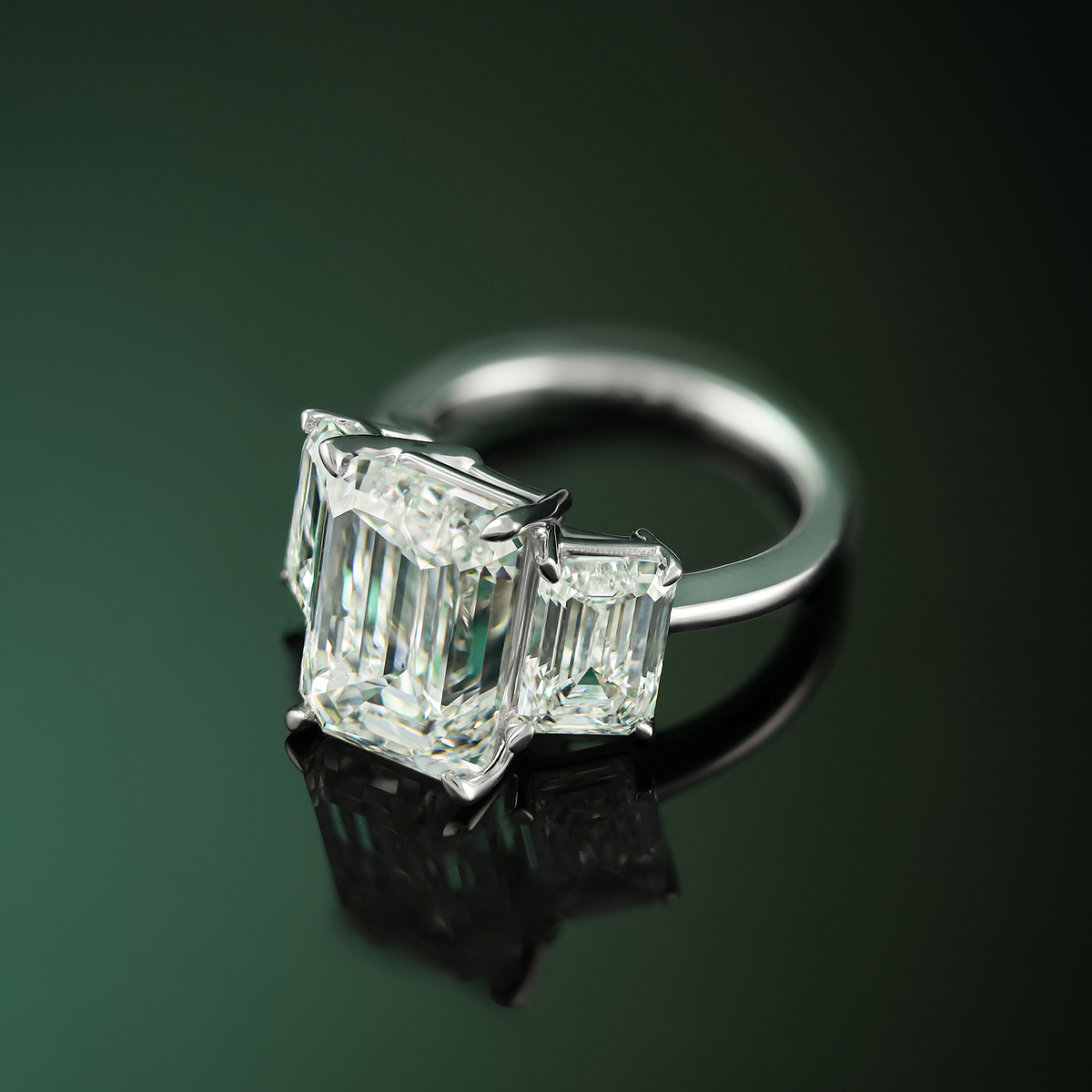 Seville Ring 18K White Gold, EF, VS2+