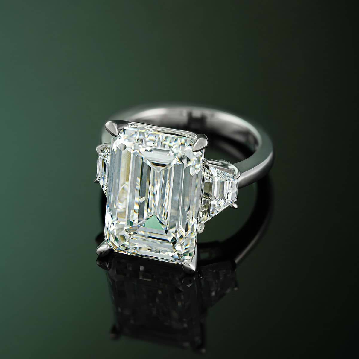 Bellagio Ring 18K White Gold, E, VS1