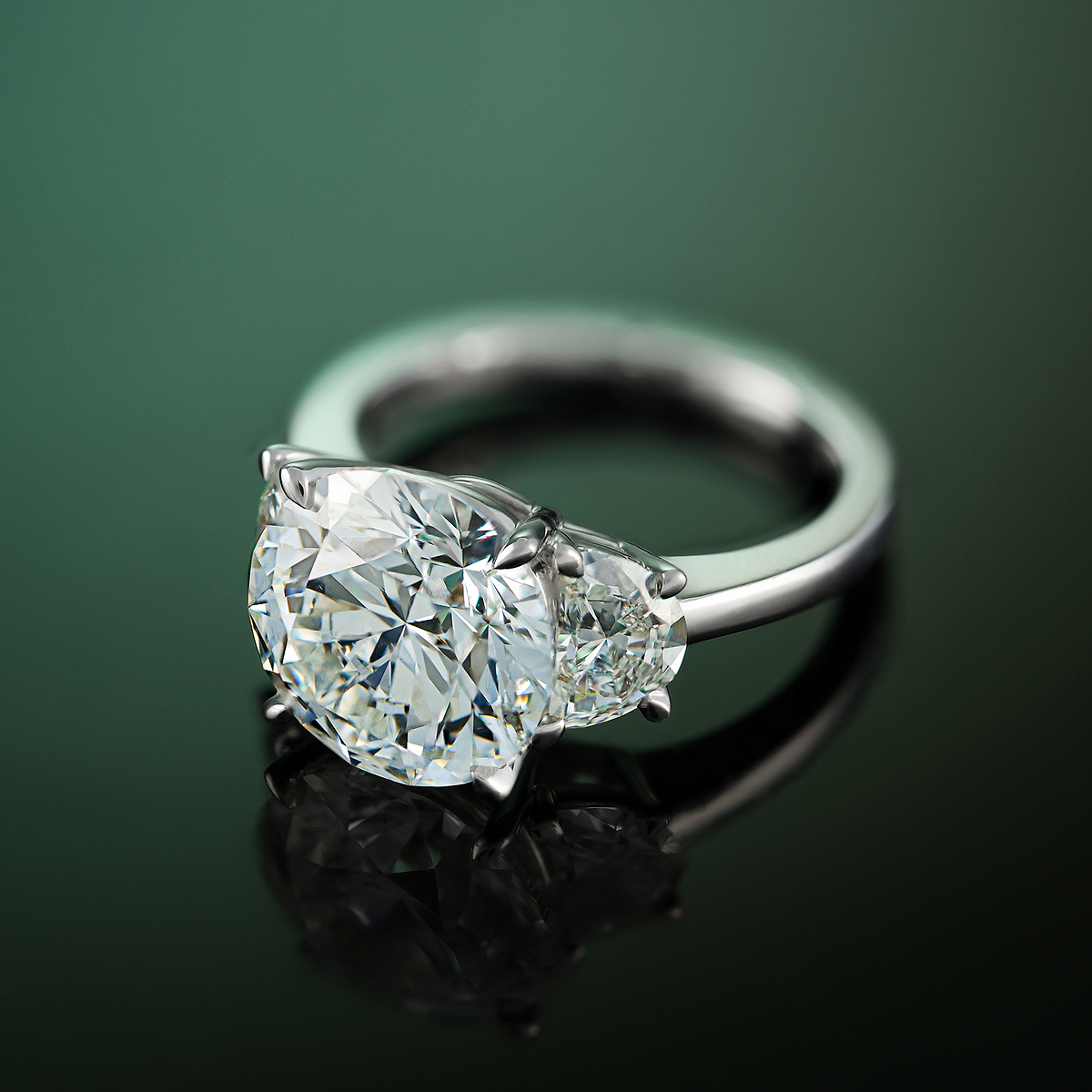 Brussels Ring 18K White Gold, EF, VS2+