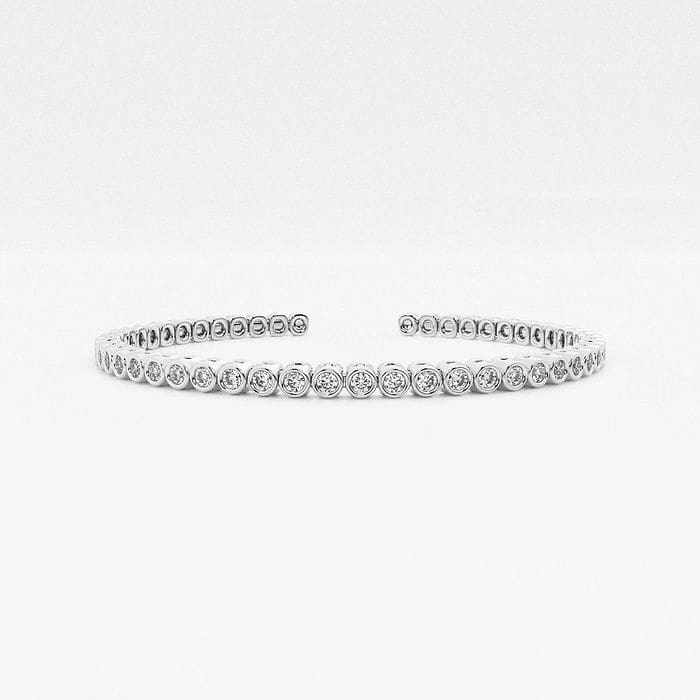 näas Flowing Bold Round Bangle Bracelet