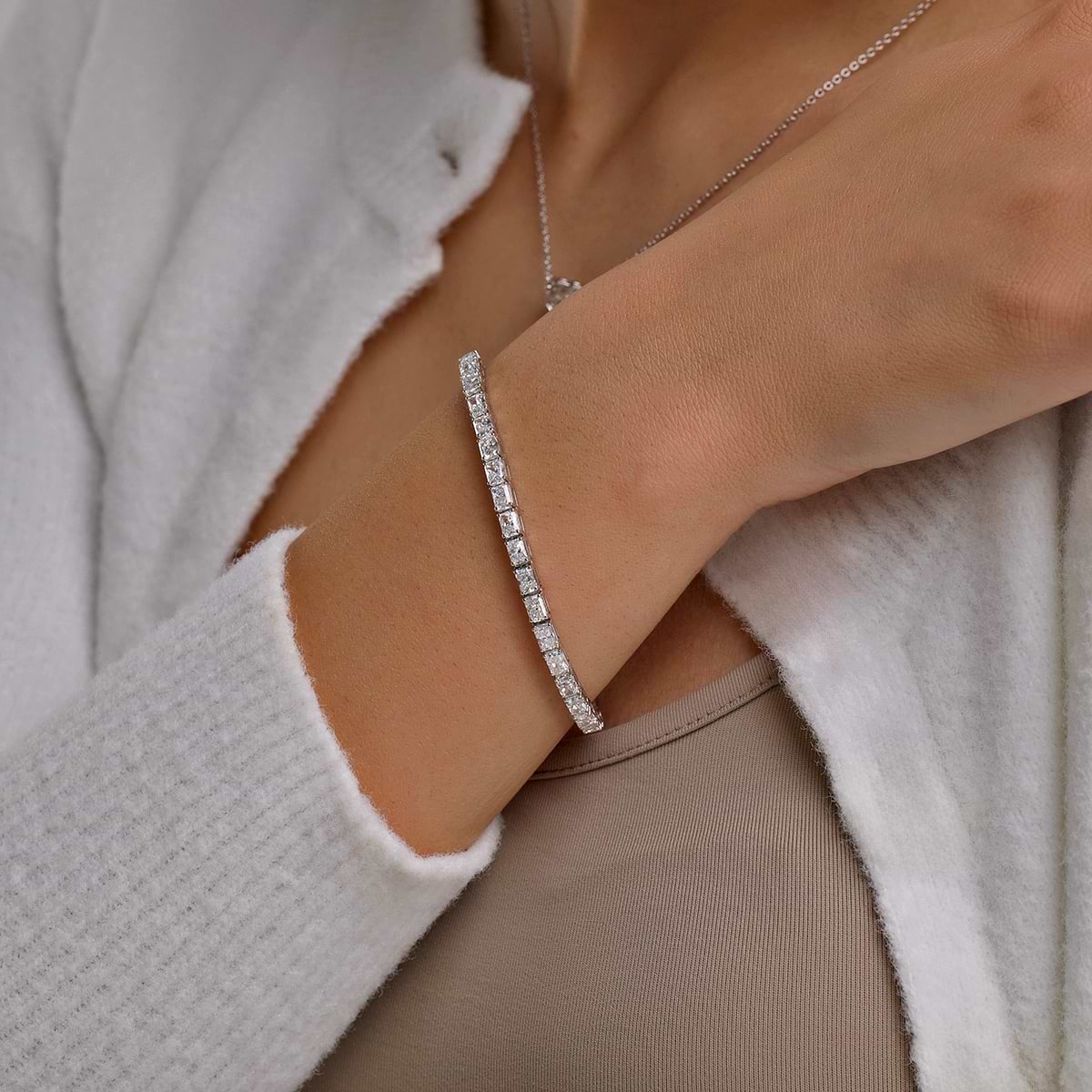 9 ctw Emerald Lab Grown Diamond East-West Tennis Bracelet - 7 Inches