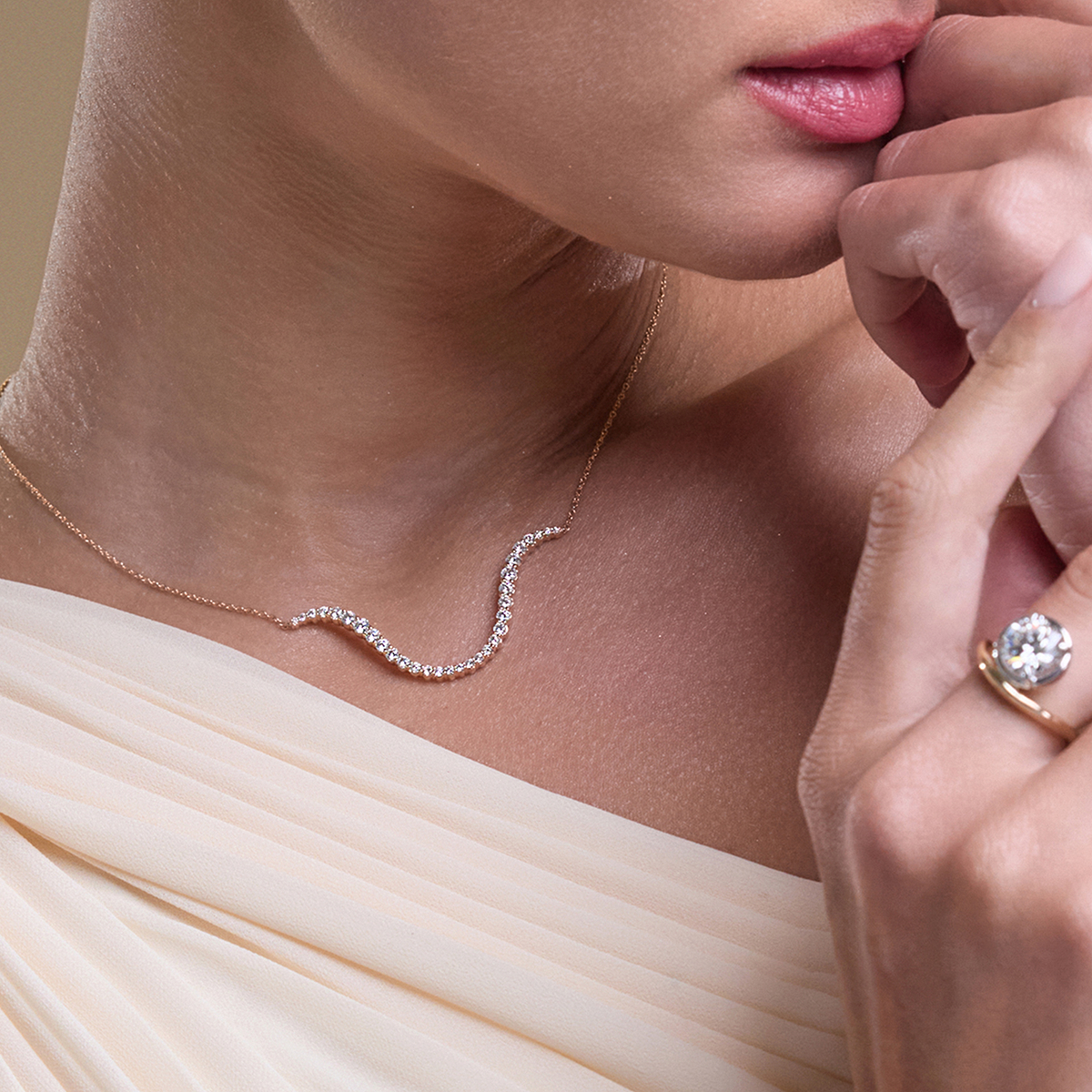 1 1/4 ctw Curve River Necklace 14K White Gold, F, VS2