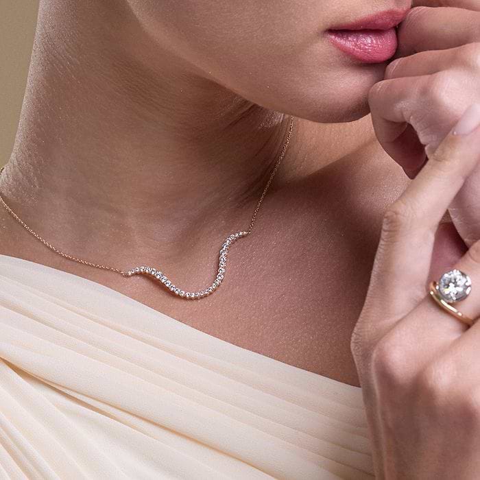 Curve River Necklace