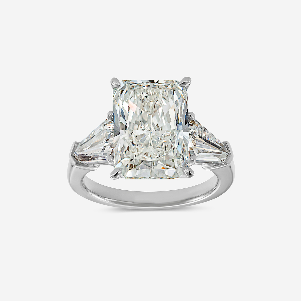 Luxor Ring 18K White Gold, GH, VS2+