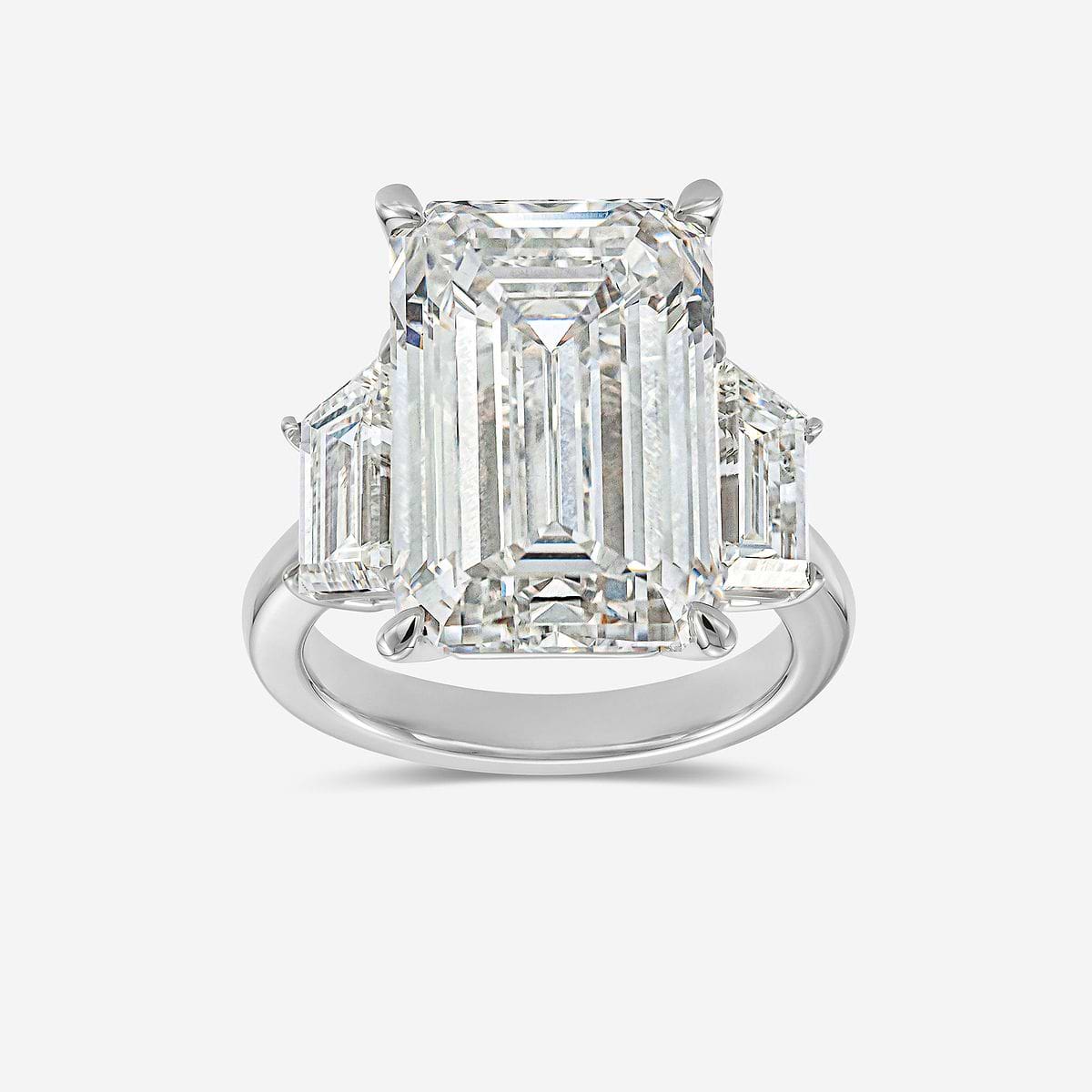 Bellagio Ring 18K White Gold, E, VS1