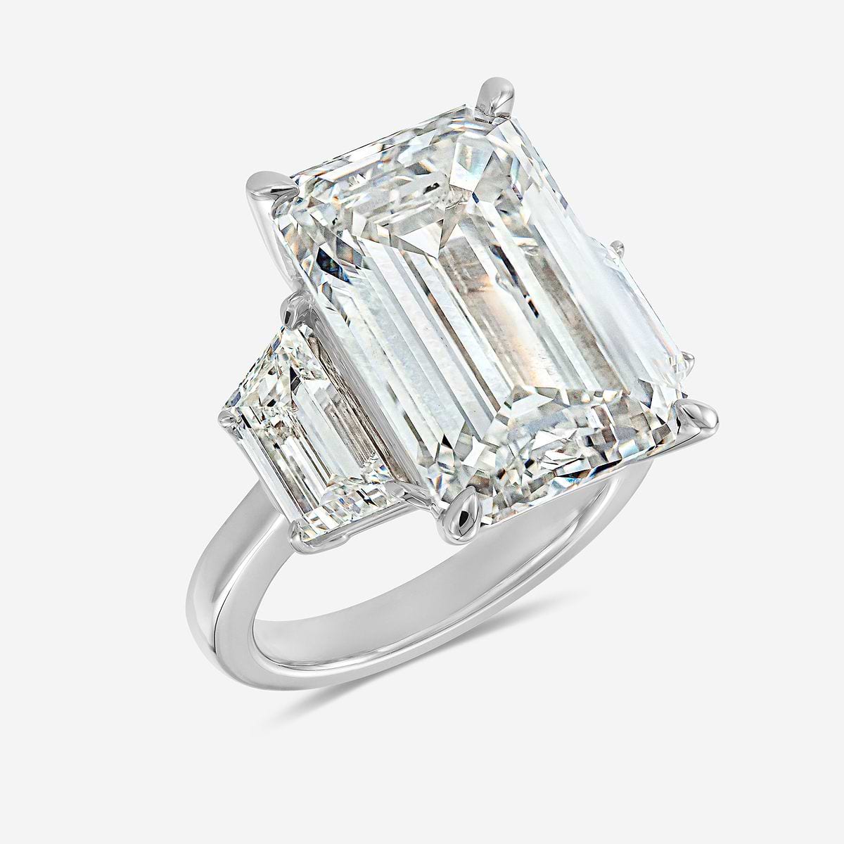 Bellagio Ring 18K White Gold, E, VS1