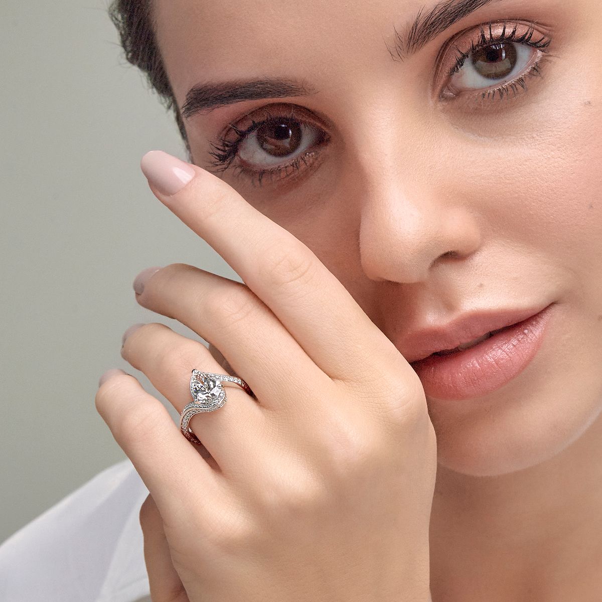 指輪・リング Lizzie Mandler Double drop petite pear & round diamond ring Double Drop Prong Set Petite Pear and Round Diamond Ring
